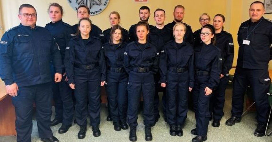 zdjęcie: Piętnaście nowych funkcjonariuszy zasiliło gdyńską policję / fot. KMP w Gdyni