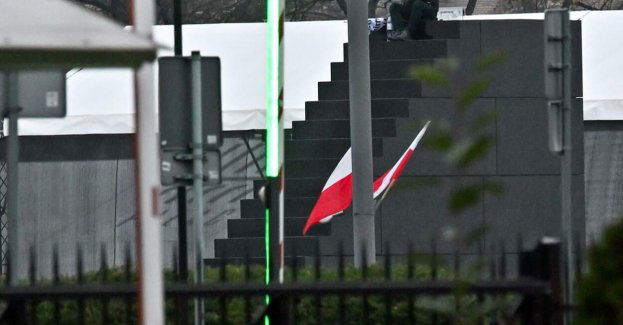 Mężczyzna, który wtargnął wtargnął na pomnik Ofiar Tragedii Smoleńskiej trafił na obserwację do szpitala
