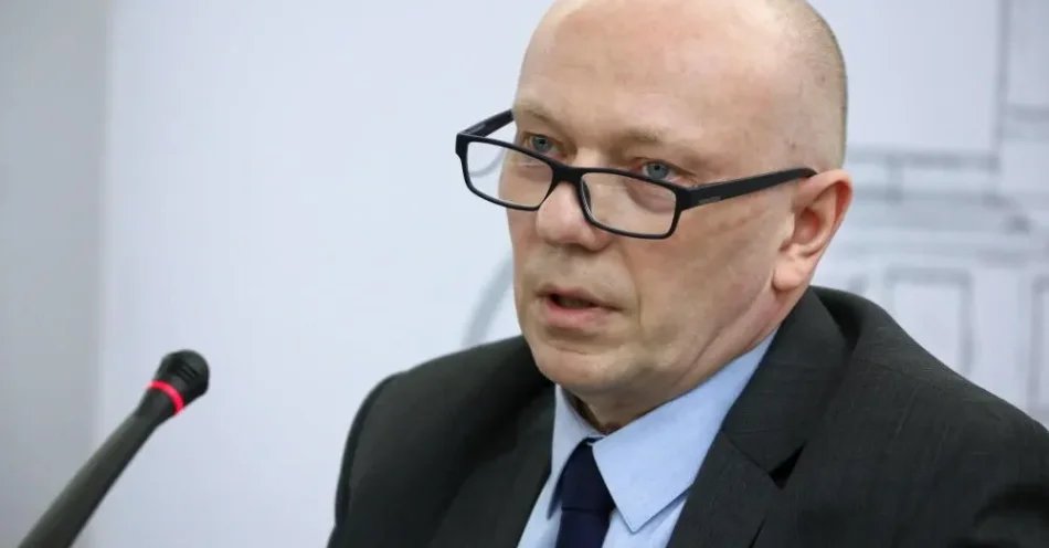 zdjęcie: Straż Graniczna nie zezwoliła gen. Pytlowi na wylot z Polski / Warszawa, 23.02.2022. Szef Służby Kontrwywiadu Wojskowego w latach 2014-2015 gen. bryg. w st. spocz. Piotr Pytel podczas posiedzenia senackiej komisji nadzwyczajnej do spraw wyjaśnienia przypadków nielegalnej inwigilacji, ich wpływu na proces wyborczy w Rzeczypospolitej Polskiej oraz reformy służb specjalnych, 23 bm. w Senacie w Warszawie. (tg/awol) PAP/Tomasz Gzell