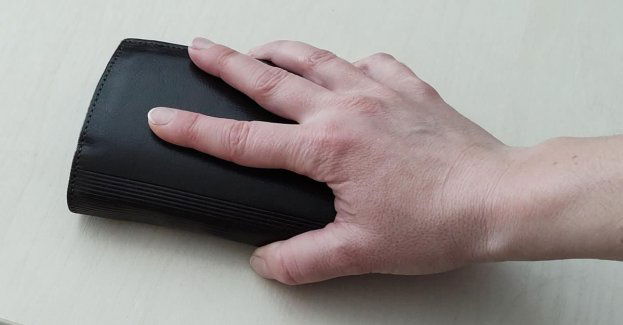 Okazja czyni złodzieja. Zabrała portfel należący do 80-latki