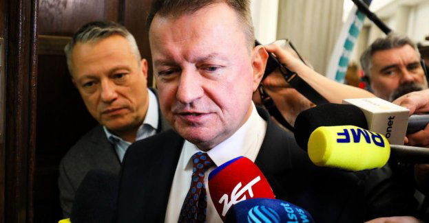 Będę łączył funkcje szefa MON i szefa klubu PiS