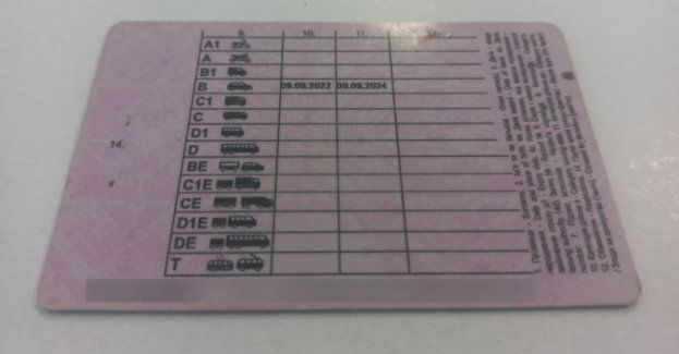 24-letni kierowca posłużył się fałszywym prawem jazdy, które kupił przez Internet