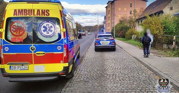 Przy dojeżdżaniu do przejścia dla pieszych zachowajmy szczególną ostrożność. Potrącenie pieszej na Podzamczu