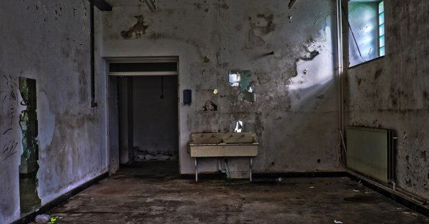 W Legnicy zawalił się strop pustostanu; strażacy przeszukają teren