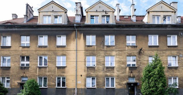 Aktywne wakacje w KZGM - remonty budynków z 77 mieszkaniami