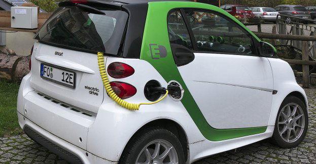 Straż Graniczna odebrała 27 samochodów elektrycznych o wartości prawie 5,5 mln zł