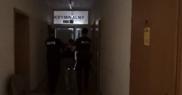 Policjanci z Oksywia zatrzymali podejrzanego o kradzież z włamaniem i zniszczenie mienia, a podczas interwencji znaleźli przy nim narkotyki - grozi mu