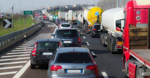 Na A2 przed Świeckiem spowolnienie ruchu przy wyjeździe z Polski do Niemiec