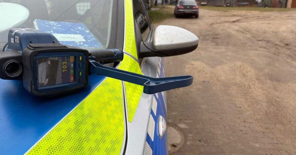 zdjęcie: Zatrzymane prawo jazdy po jeździe 103 km/h przez Kołacz / fot. KPP w Świdwinie