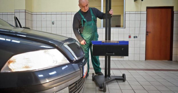 W sobotę na blisko 1,4 tys. stacji diagnostycznych kierowcy bezpłatnie sprawdzą stan i ustawienia świateł