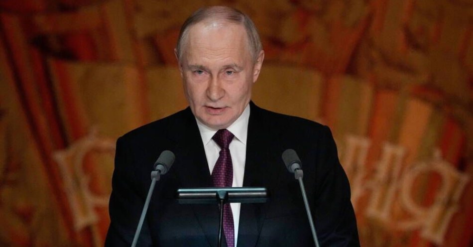 zdjęcie: Dr Bonikowska: Rosja nie chce rozejmu w wojnie z Ukrainą i pozoruje dialog / epa12460578 Prezydent Rosji Władimir Putin wygłasza przemówienie podczas obchodów 20. rocznicy telewizji Russia Today (RT) w Teatrze Bolszoj w Moskwie, Rosja, 17 października 2025 roku. EPA/PAVEL BEDNYAKOV / POOL Dostawca: PAP/EPA.