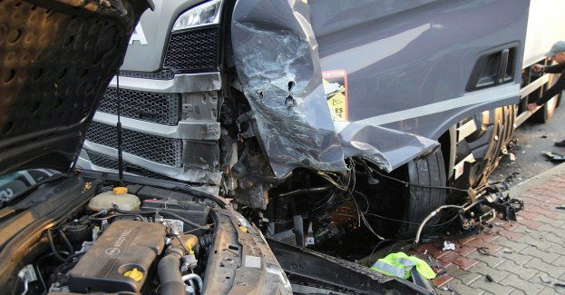 Utrudnienia po zderzeniu 4 samochodów na autostradzie A4