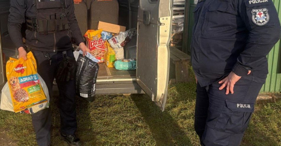 zdjęcie: Policjanci z Kluczborka pomogli schronisku Oczami Zwierząt / fot. KPP Kluczbork