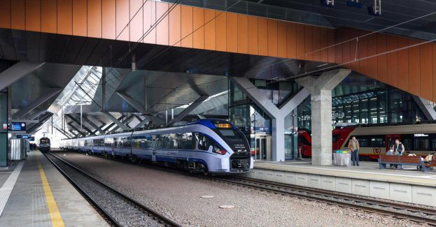 Duże zainteresowanie seniorów przejazdami za złotówkę, bilety na Pendolino wyprzedane