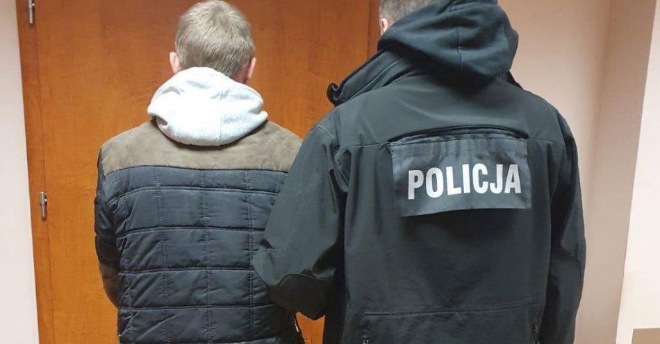 zdjęcie: Mieszkaniec Bogorii zatrzymany za kradzieże w drogerii / fot. KPP Staszów