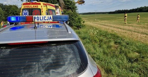 Policjanci pracowali na miejscu wypadku drogowego