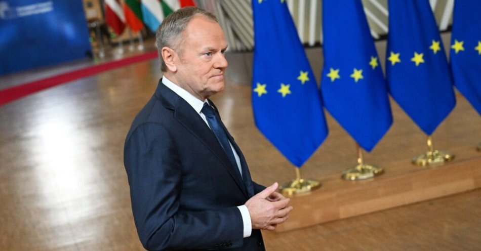zdjęcie: Tusk: jeśli Rada Europejska nie przedłuży się, spotkam się z prezydentem Zełenskim w Warszawie / Bruksela, Belgia, 18.12.2025. Premier RP Donald Tusk rozmawia z mediami przed rozpoczęciem posiedzenia Rady Europejskiej w Brukseli, 18 bm. Tematem rozmów europejskich przywódców będzie m.in. pomoc dla Ukrainy, w tym postępy w procesie pokojowym oraz wsparcie finansowe na najbliższe dwa lata. (jm) PAP/Wiktor Dąbkowski
