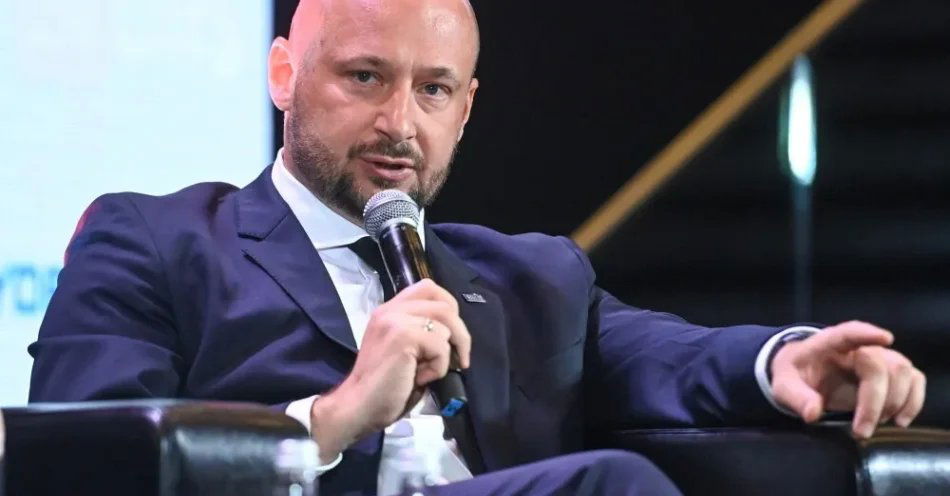 zdjęcie: Były szef BBN: jesteśmy w stanie konfrontacji z Rosją, ale to jeszcze nie jest faza zero prawdziwej wojny / Warszawa, 06.05.2024. Szef Biura Bezpieczeństwa Narodowego Jacek Siewiera podczas dyskusji