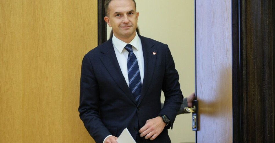 zdjęcie: Rzecznik rządu: Centrum Operacji Satelitarnych będzie nową instytucją / Warszawa, 14.10.2025. Rzecznik rządu Adam Szłapka podczas konferencji prasowej po posiedzeniu rządu, 14 bm. w KPRM w Warszawie. (sko) PAP/Rafał Guz