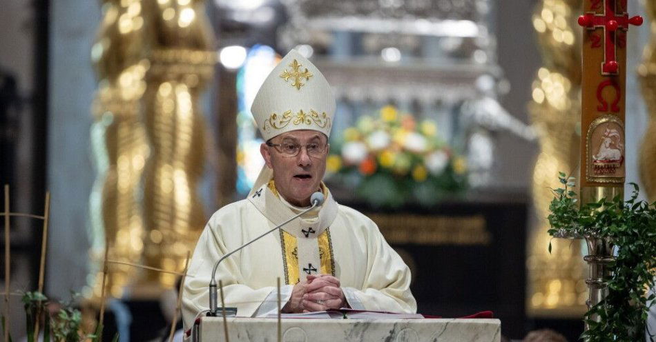 zdjęcie: Prymas Polski: Zmartwychwstały przychodzi do świata jak źródło wody żywej / Gniezno, 20.04.2025. Niedziela Zmartwychwstania Pańskiego. Prymas Polski abp Wojciech Polak przewodniczy mszy świętej rezurekcyjnej w archikatedrze gnieźnieńskiej, 20 bm. (mr) PAP/Paweł Jaskółka