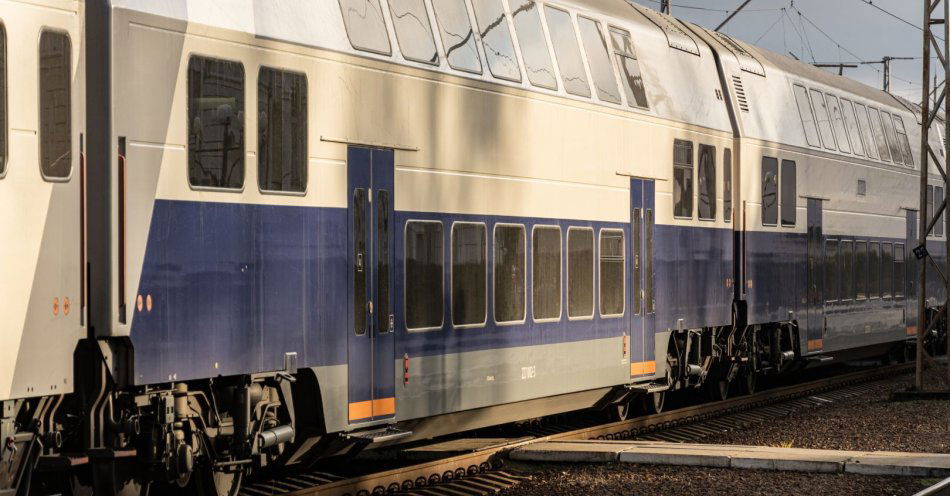 zdjęcie: Wstrzymany ruch pociągów po wypadku na przejedzie w Gronówku / v67012210