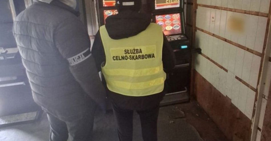 zdjęcie: Policja i celnicy zlikwidowali nielegalny punkt hazardowy / fot. KPP w Pruszczu Gdańskim