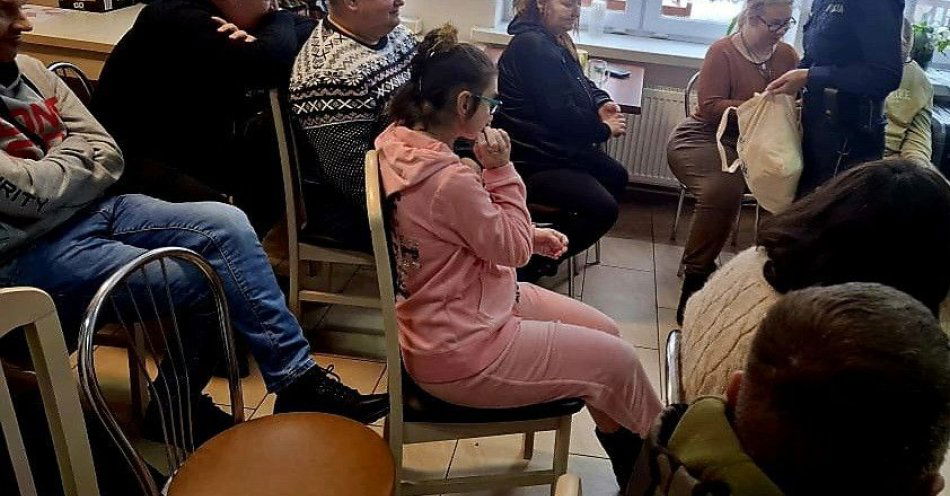 zdjęcie: Roztropny Senior: policjanci radzą jak uniknąć oszustw / fot. KMP w Koszalinie