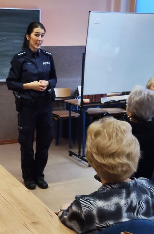 zdjęcie: Policja uczy seniorów jak nie paść ofiarą oszustów / fot. KPP w Myśliborzu