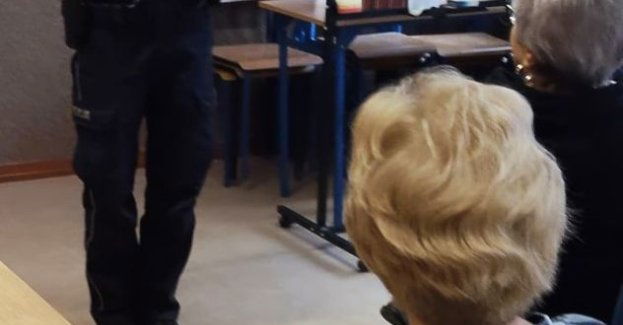 Policja uczy seniorów jak nie paść ofiarą oszustów