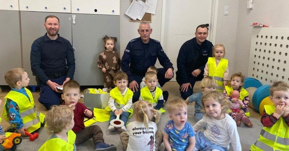 zdjęcie: Widoczny znaczy bezpieczny odblaski ratują życie / fot. KPP Ostrów Wielkopolski