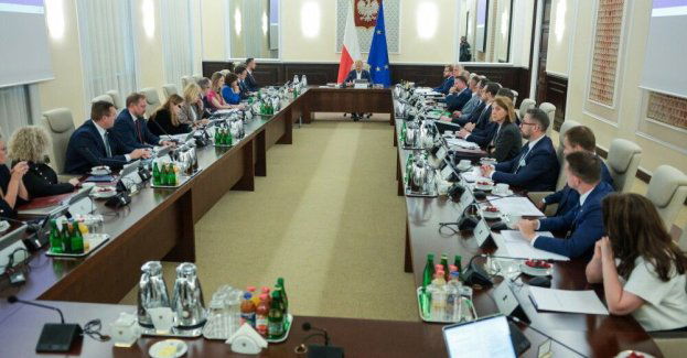 Rada Ministrów przyjęła projekt wliczający umowy cywilnoprawne do stażu pracy