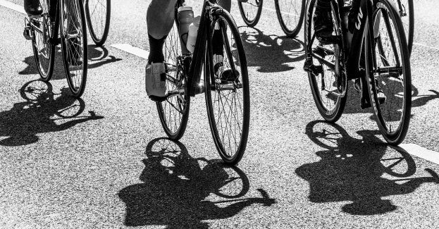 Dwaj rowerzyści z mandatami