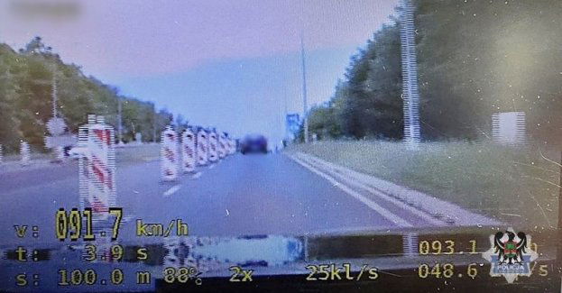 Dopiero co zrobił uprawnienia do prowadzenia pojazdów, a już je stracił przez nadmierną prędkość