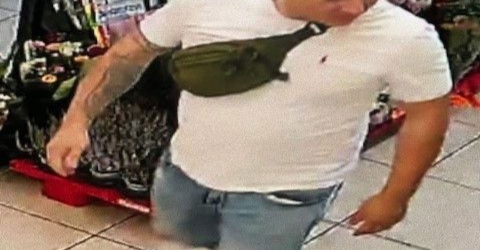 zdjęcie: Wizerunek sprawcy kradzieży w dyskoncie w Knurowie / fot. KMP w Gliwicach