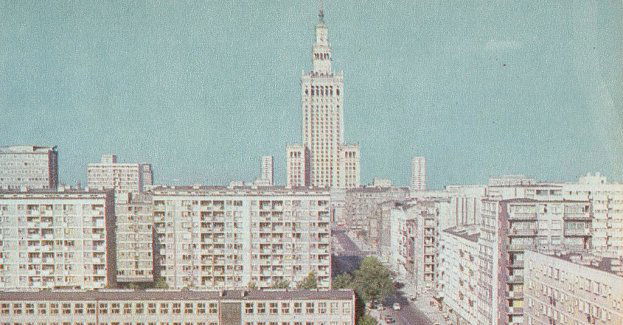 5 kwietnia 1952 podpisano umowę na budowę Pałacu Kultury i Nauki