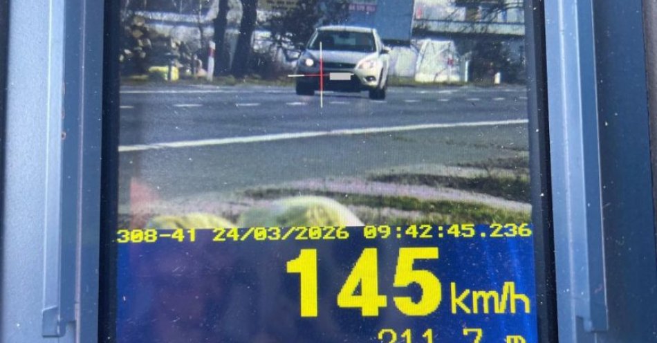 zdjęcie: Nastoletni kierowca stracił prawo jazdy po pędzeniu 145 km/h / fot. KPP w Łowiczu