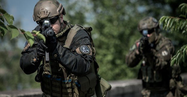 Policja szkoli żołnierzy i funkcjonariuszy SG służących na granicy z taktyki działań