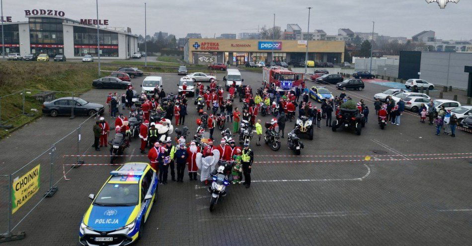 zdjęcie: Moto Mikołaje rozdawali prezenty w Mysłowicach / fot. KMP w Mysłowicach