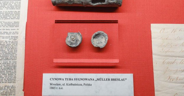 Muzealnicy otworzyli kapsułę czasu sprzed ponad 150 lat; to pamiątka po remoncie wodociągów