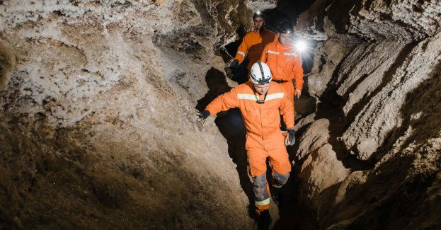Nocna akcja w Jaskini Racławickiej k. Krakowa; grotołaz wydobyty po wielu godzinach
