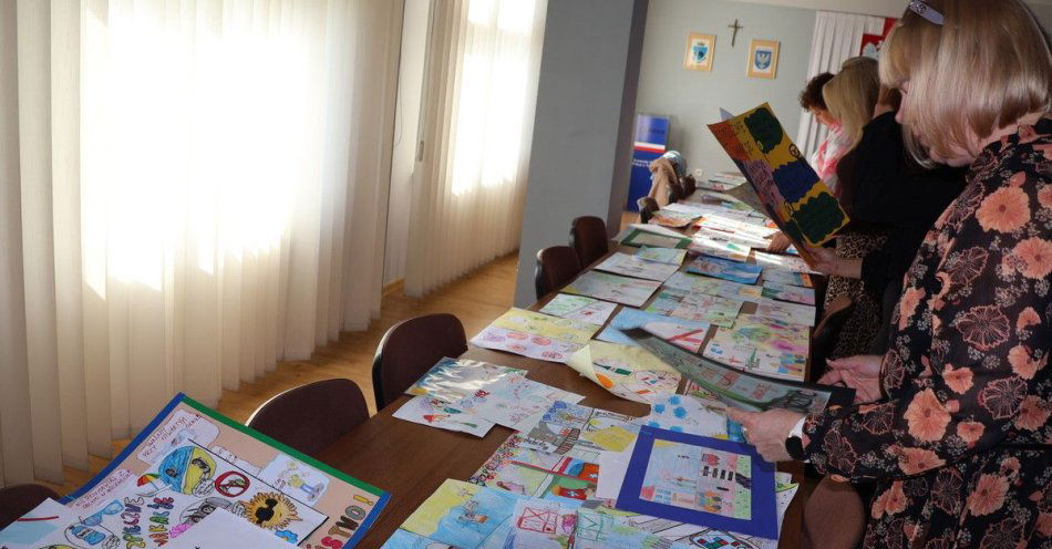 zdjęcie: Laureaci konkursu Bezpieczne Wakacje 2025 z Przemyśla i powiatu / fot. KMP w Przemyślu fot. KMP Przemyśl