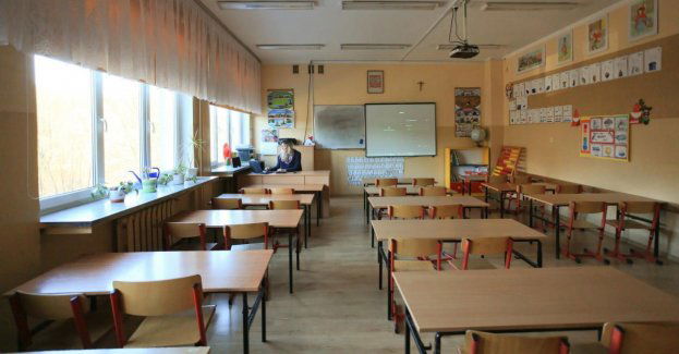 Minimalna stawka wynagrodzenia zasadniczego nauczycieli wzrośnie o 30 i 33 proc.