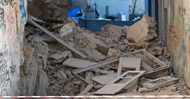 Kamienica przy Bernardyńskiej do rozbiórki; trwa wyburzanie budynku