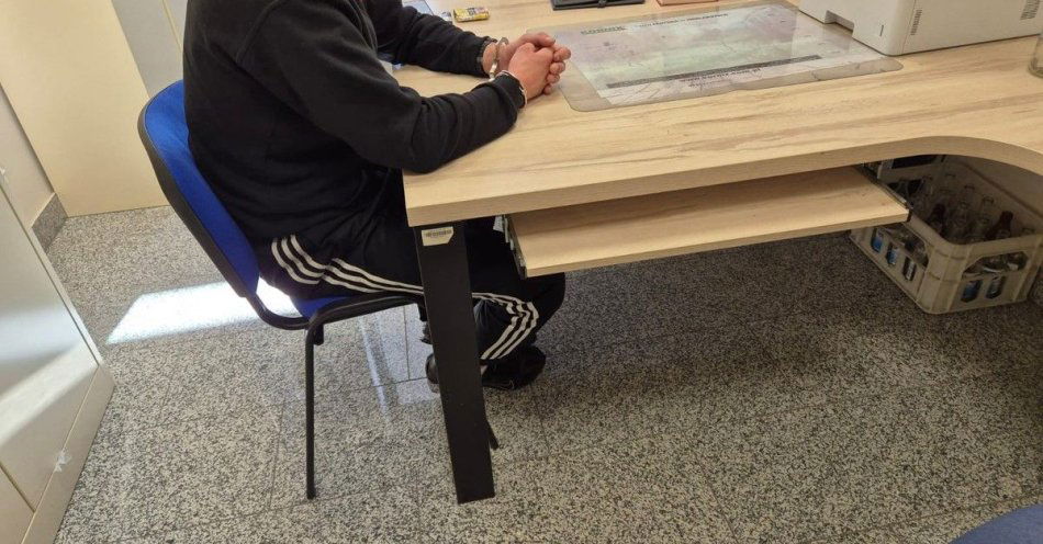 zdjęcie: Bartoszyce: 27 letni mężczyzna ukradł alkohol i rower / fot. KPP w Bartoszycach 27-latek w trakcie przesłuchania