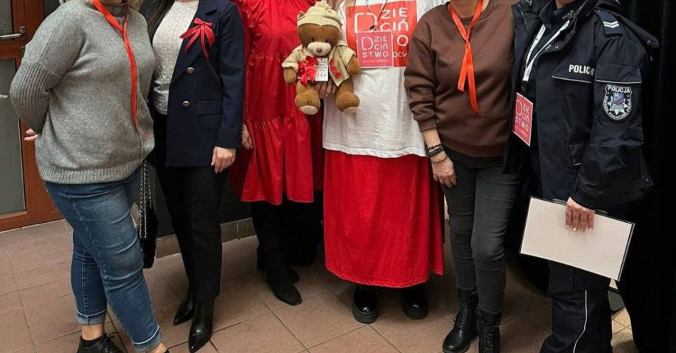 zdjęcie: Braniewo wspiera kampanię Dzieciństwo bez przemocy / fot. KPP w Braniewie