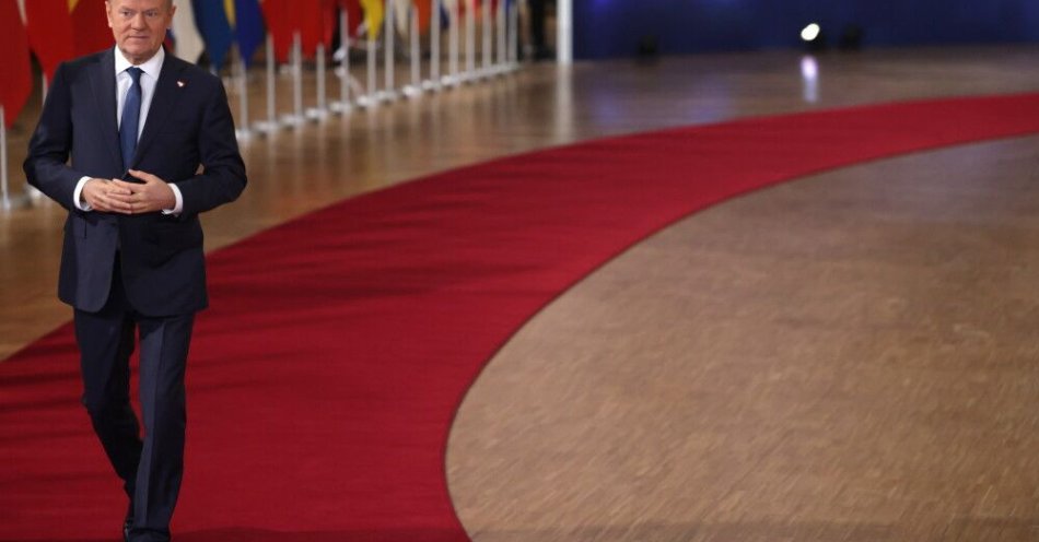 zdjęcie: Tusk o decyzji prezydenta ws. Okrągłego Stołu: to ironia historii / epa12600131 Polski premier Donald Tusk uczestniczy w szczycie Rady Europejskiej w Brukseli, Belgia, 18 grudnia 2025 roku. Przywódcy UE spotykają się, aby omówić najnowsze wydarzenia na Ukrainie, następny wieloletni ramowy budżet UE, proces rozszerzenia UE i geoekonomiczną sytuację w Unii Europejskiej. EPA/OLIVIER MATTHYS Dostawca: PAP/EPA.
