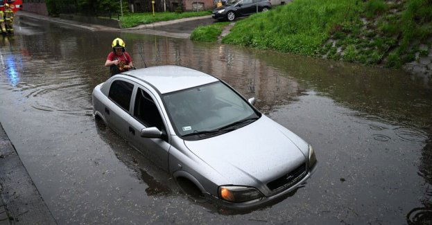 Niemal 200 interwencji strażaków; wojsko będzie pomagać w usuwaniu skutków ulewy