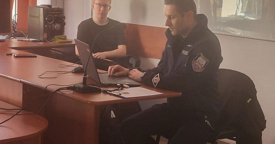 zdjęcie: Szkoła w Inowrocławiu przypomniała o prawach człowieka / fot. KPP Inowrocław