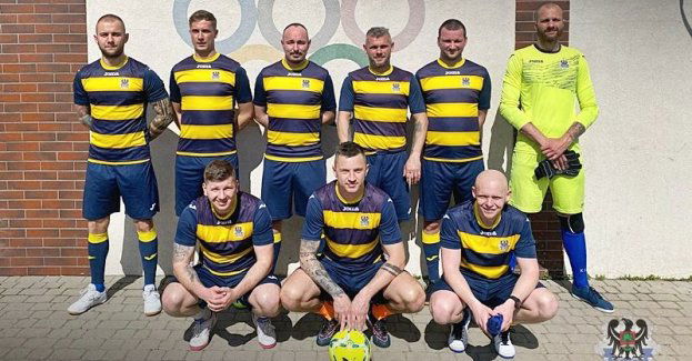 Wałbrzyscy policjanci na drugim miejscu w charytatywnym turnieju piłki nożnej