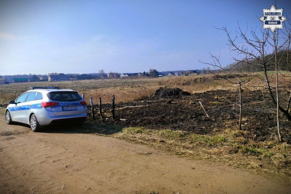 zdjęcie: Wiosenne porządki i groźne skutki wypalania traw / fot. KPP w Kłobucku